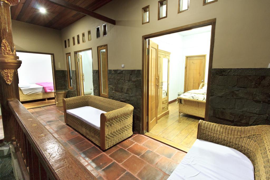 Villa Bale Seni Mataram Exterior foto